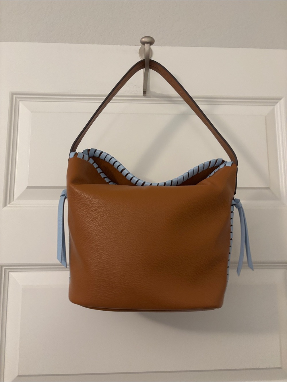Vera Bradley Tan Slouchy Bucket Shoulder Hobo Bag Vegan Leather w/blue accent - Picture 2 of 12